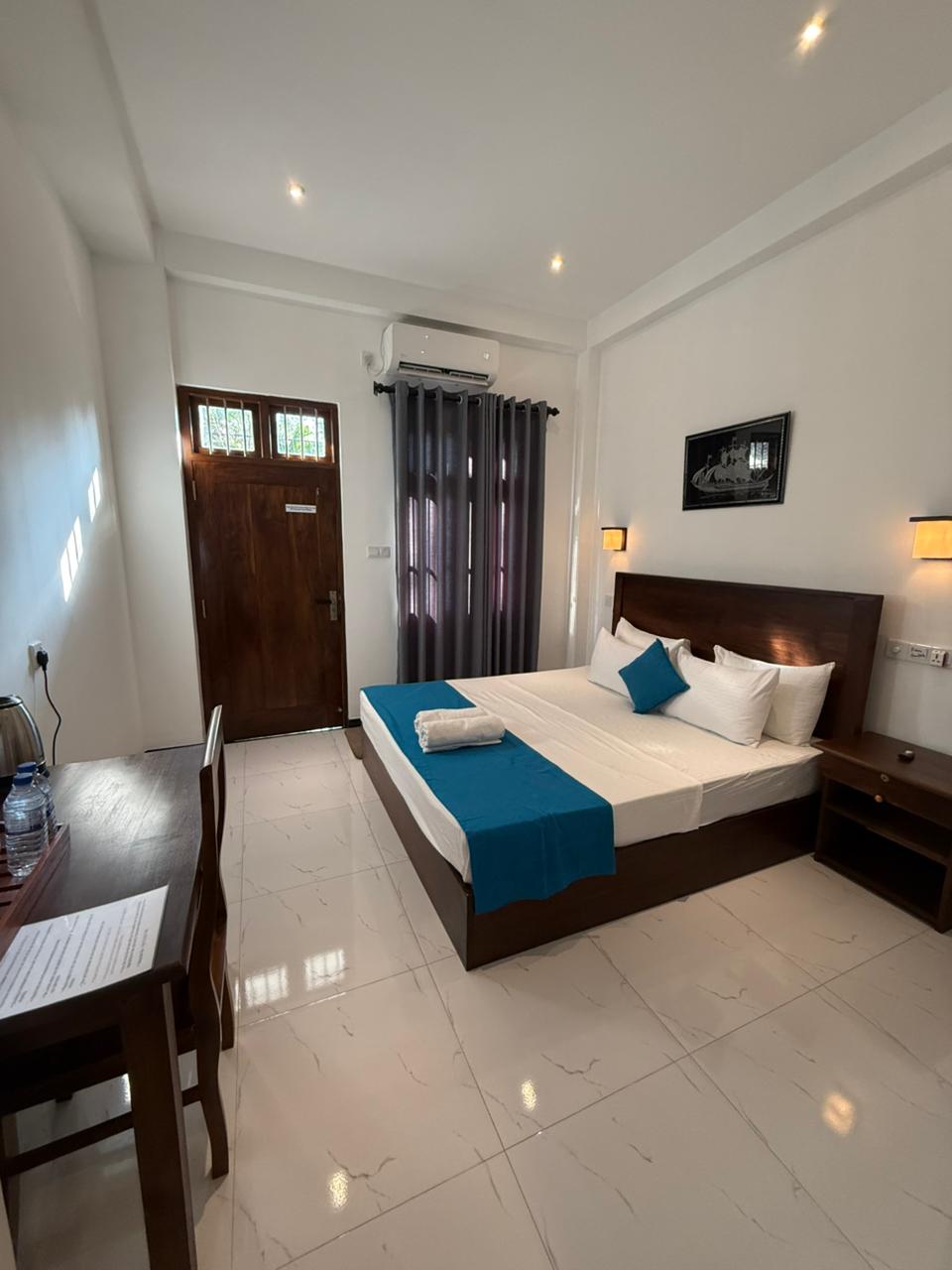 Deluxe Double Room with Balcony — photo 3
